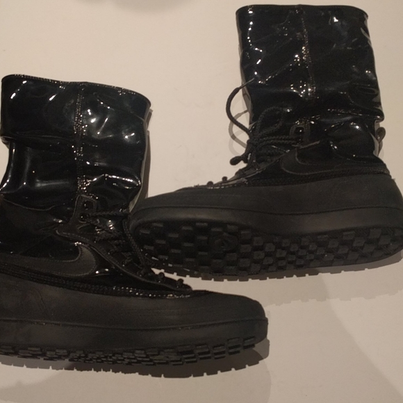 NIKE - Picture 5 of 12